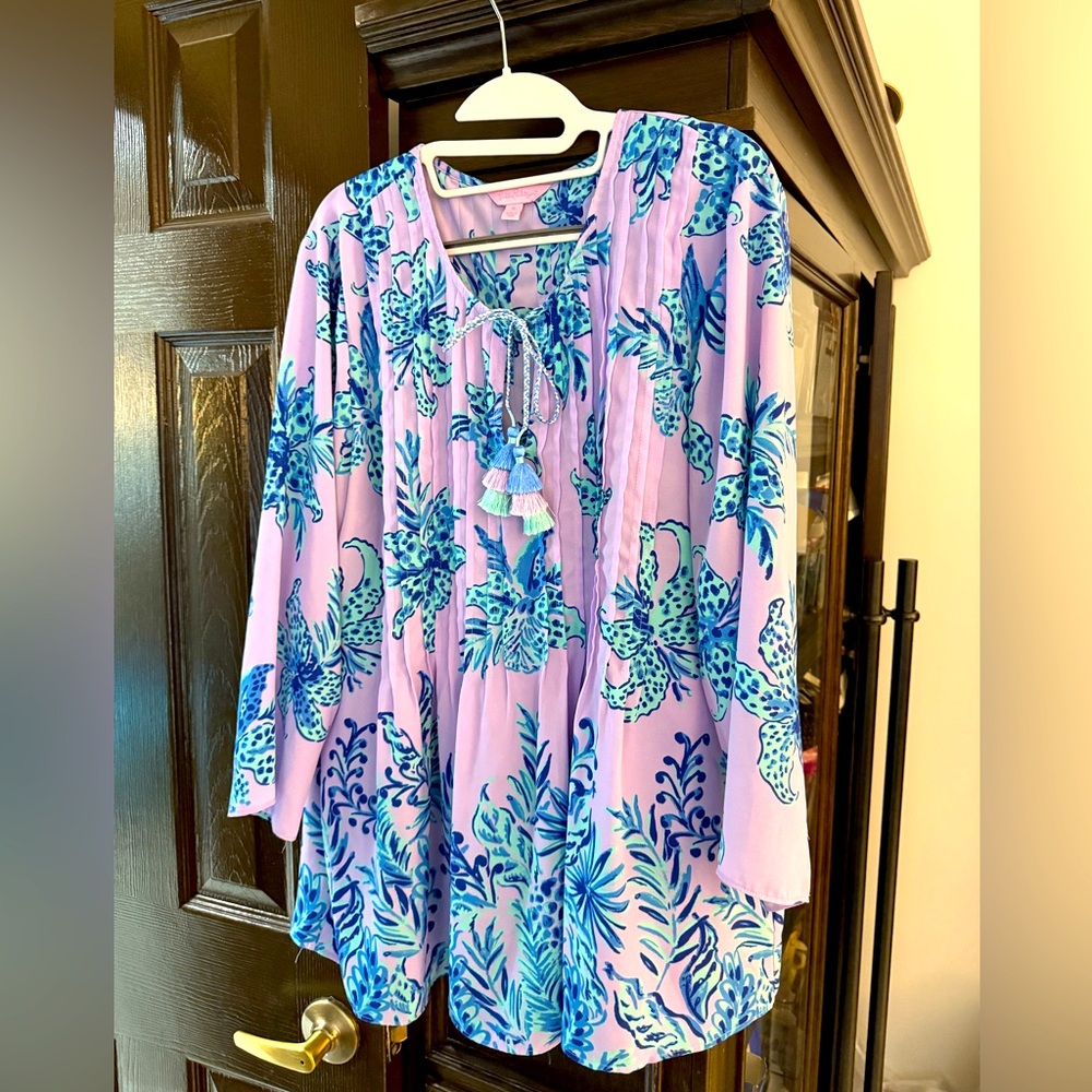 Beautiful like new Lilly Pulitzer blouse